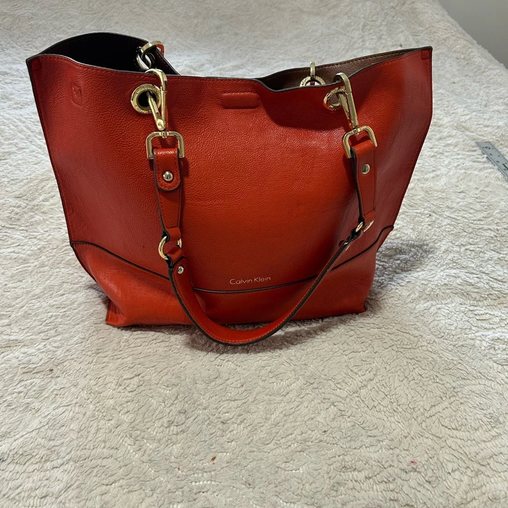 Calvin Klein Vibrant Orange‎ Tote - Picture 2 of 13